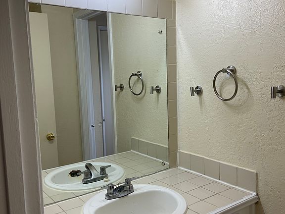 5th image of 930 Green Park St