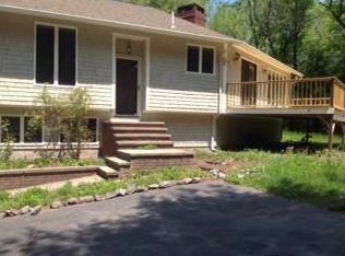 135 Scott Rd, Cumberland, RI 02864
