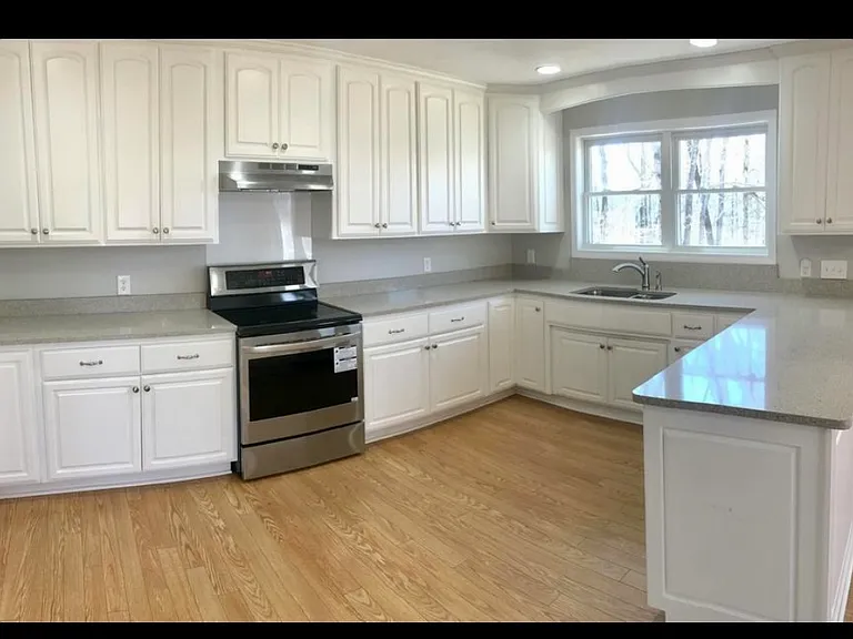 177 Winchester Dr — Photo 3