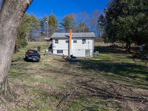 3rd image of 1329 Francis Rd