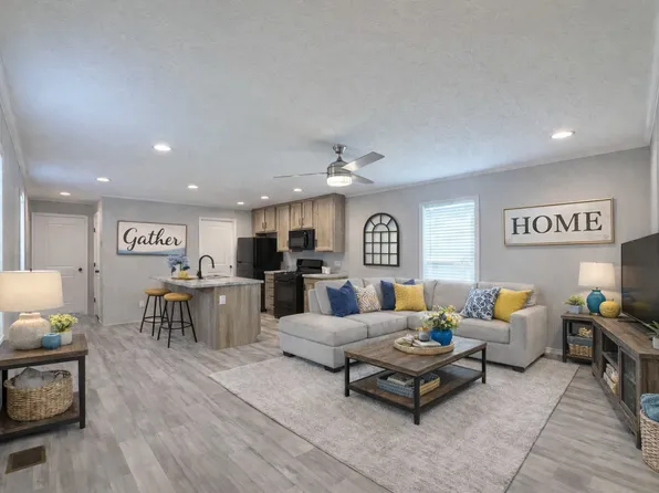 52962 N Yorktown Ct, Chesterfield, MI 48051