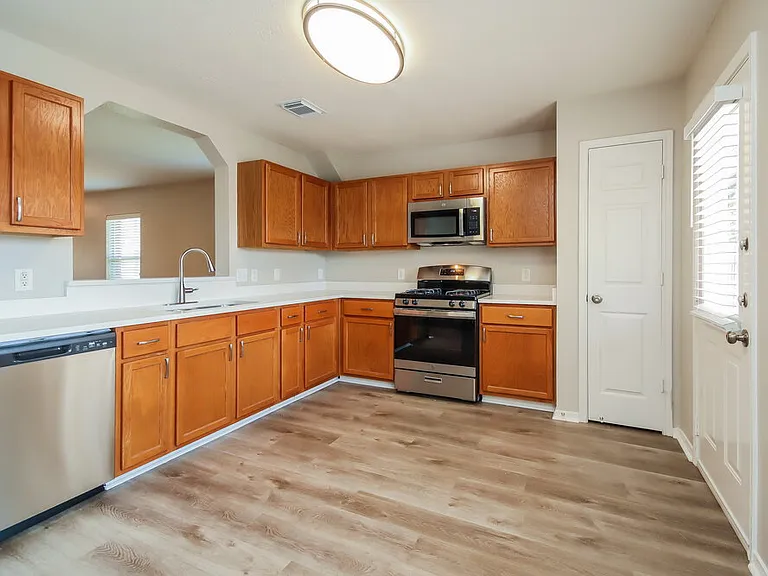 3121 Centennial Village Dr — Photo 7