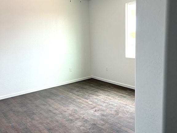 4th image of 548 N 350th Drive