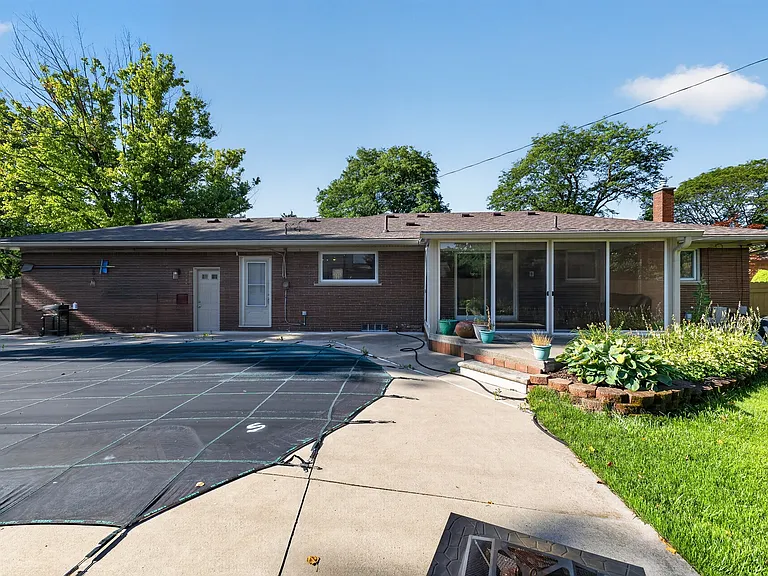 30110 Bentley St — Photo 6