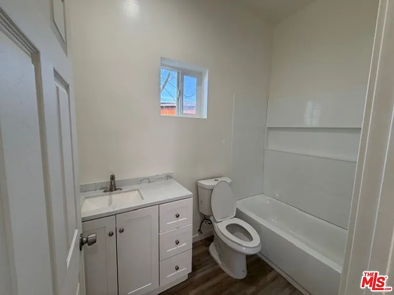 11018 Herrick Ave — Photo 14