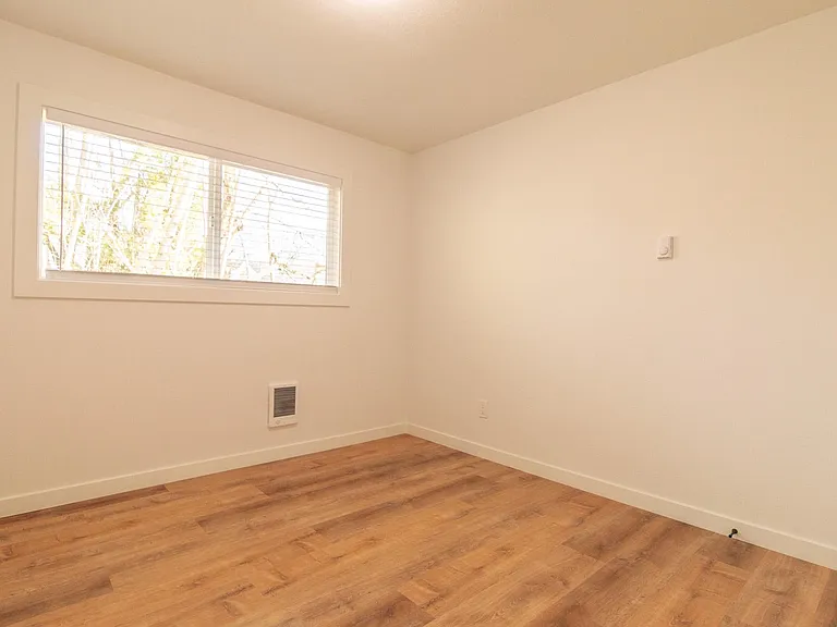 510 SE 46th Ave — Photo 13