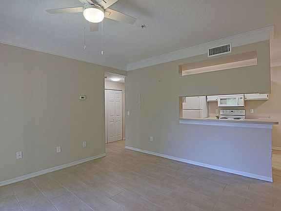 3rd image of 11521 Villa Grand APT 923
