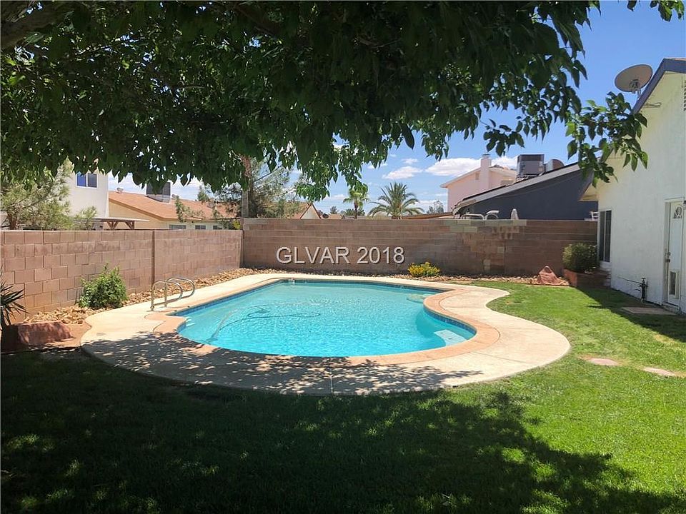 2nd image of 3956 Pamplona St