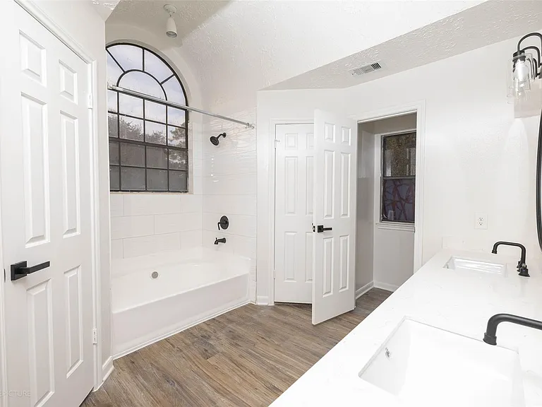 9810 Jockey Club Dr — Photo 15