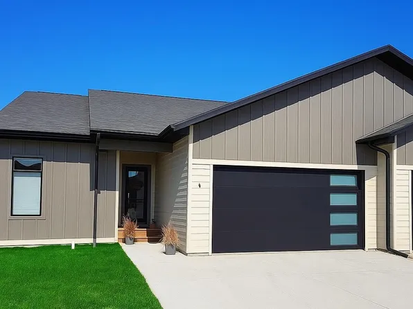 1940 35th St Unit B, Spirit Lake, IA 51360