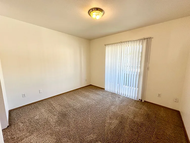 2103 N Yellowstone St — Photo 34