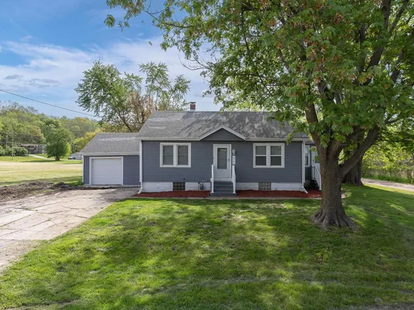 3712 33rd St, Moline, IL 61265