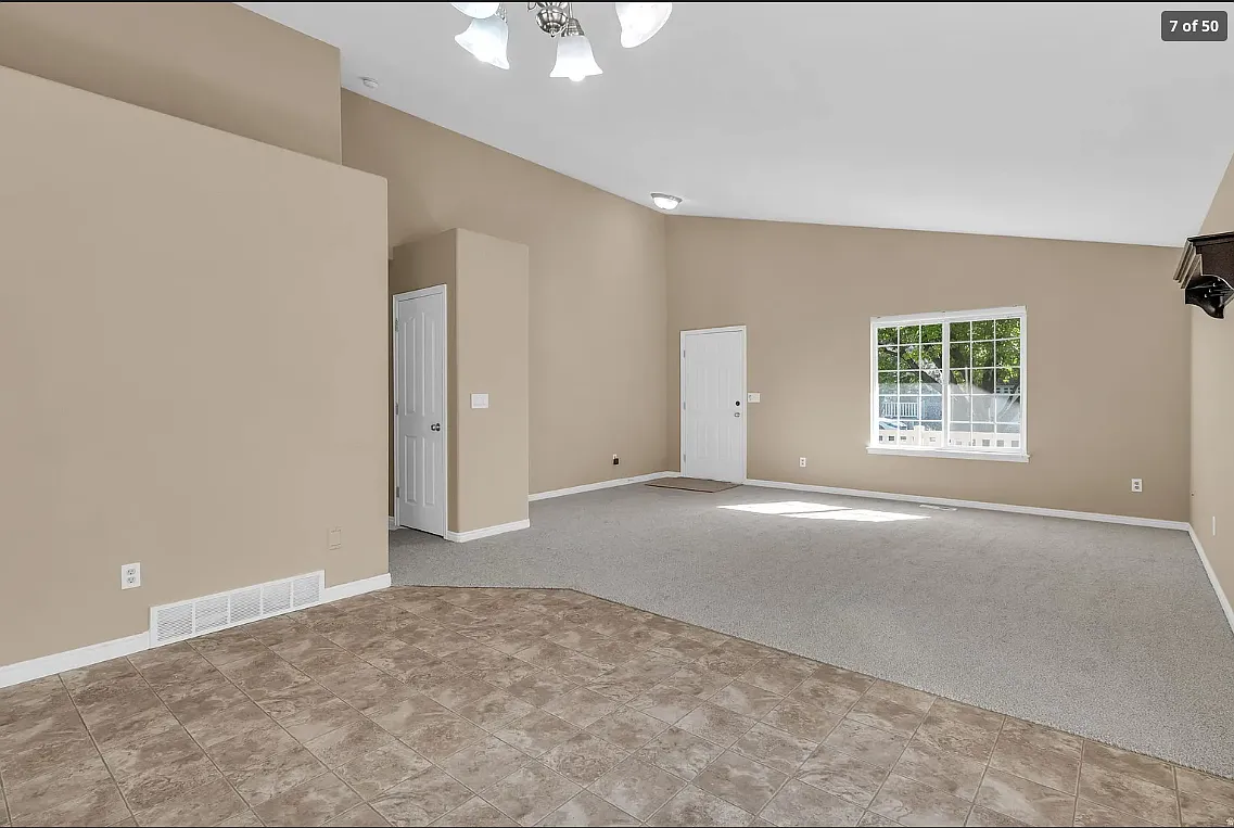 5 bed, 2800 sqft, $3,200 — Photo 2