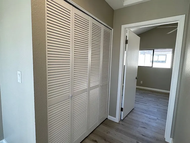 455 E St #4 — Photo 15