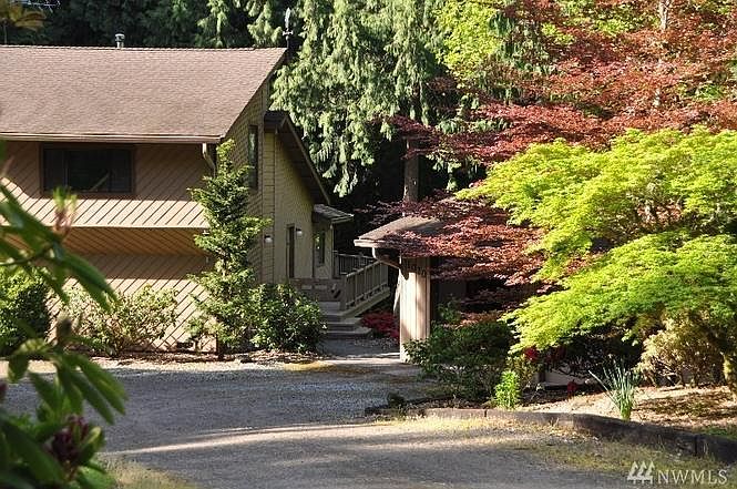 1st image of 1020 200th Ave SE