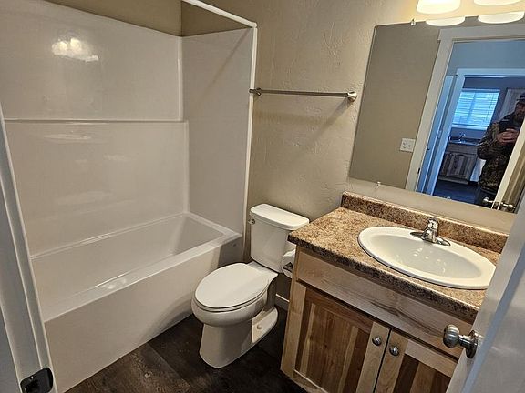 4th image of 1550 Aryn Ln #201