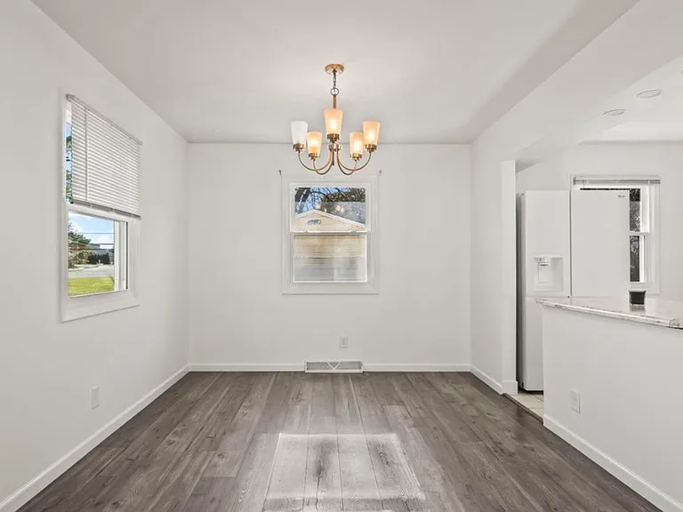 2054 Brentwood Dr — Photo 17