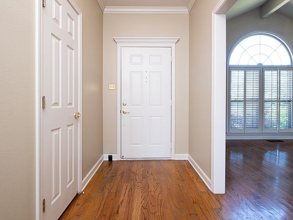 3rd image of 9 Carrollton Ct