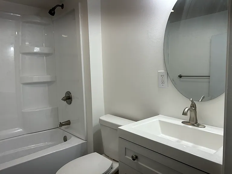 718 Butterworth St SW #2 — Photo 4