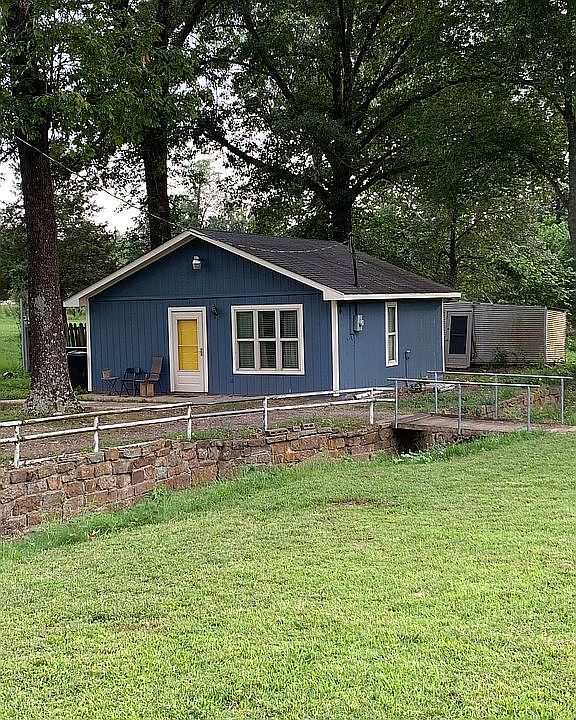 2nd image of 1041 Elder Branch Rd