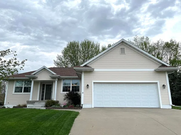 404 Wolfe Ln NE, Mount Vernon, IA 52314