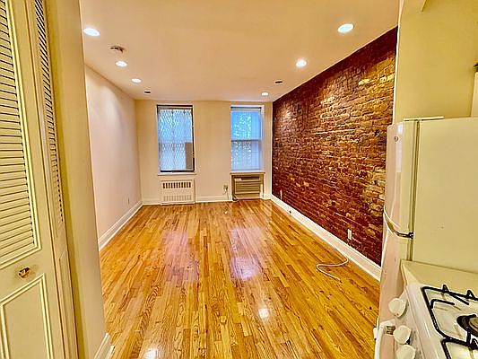 1st image of 19 Jones St APT 7