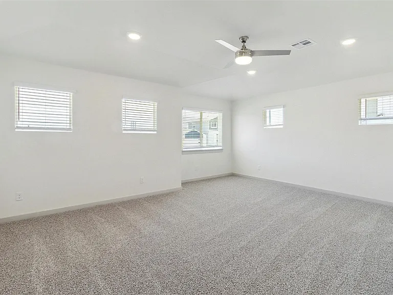 320 Fairfax Ave — Photo 27
