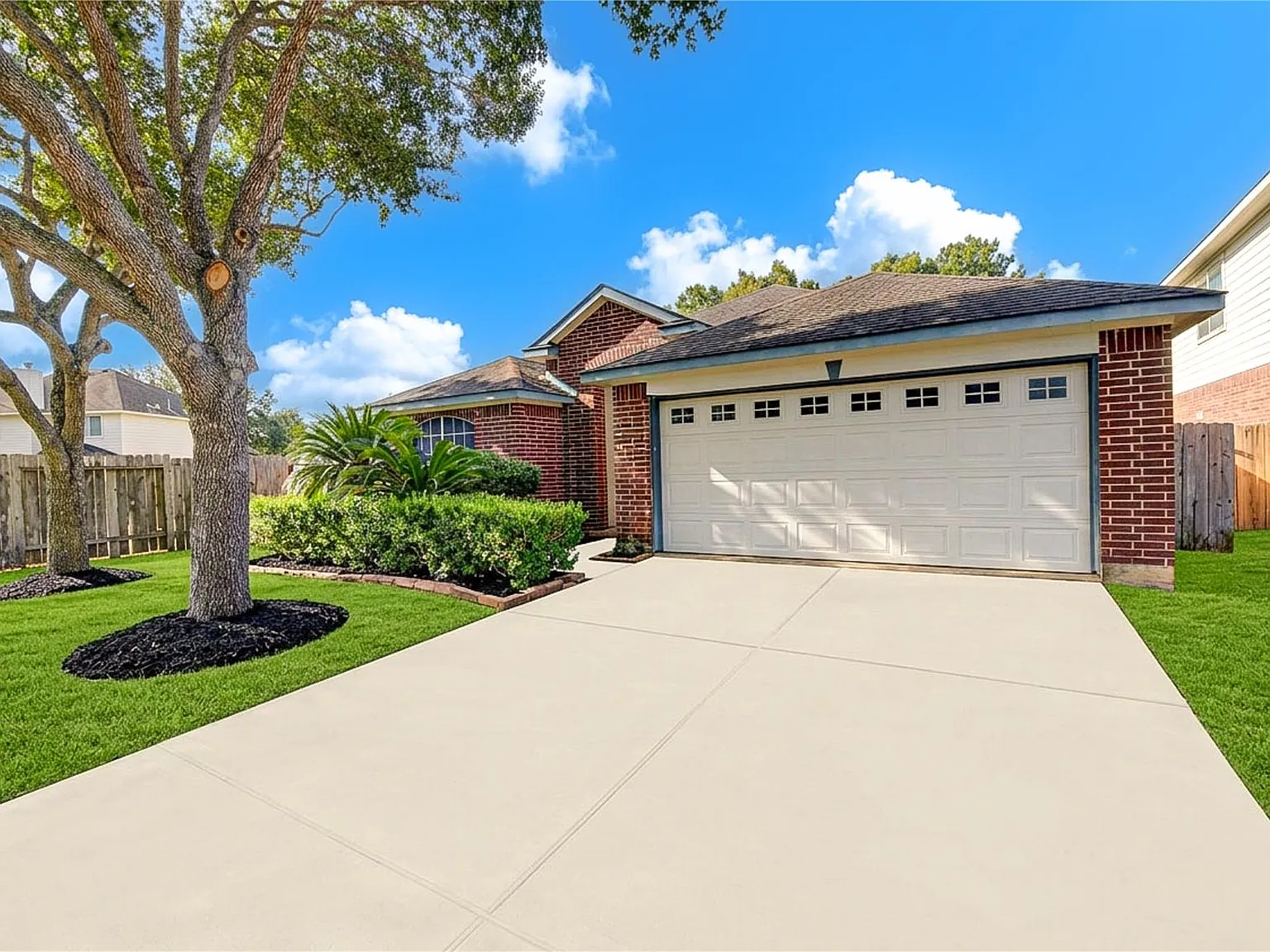 3 bed, 2.0 bath, 1634 sqft, $2,250 — Photo 2