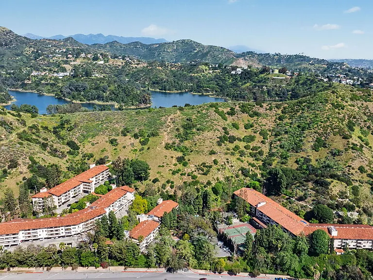 2700 Cahuenga Blvd #1203 — Photo 49