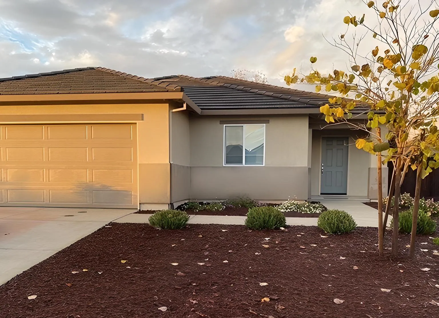 3 bed, 1644 sqft, $2,500 — Photo 1