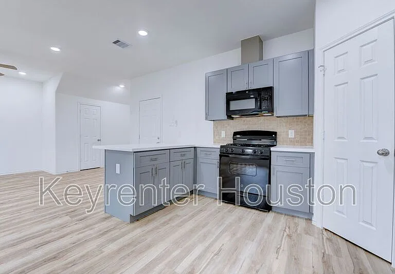 8203 Woodlyn Rd #C — Photo 14