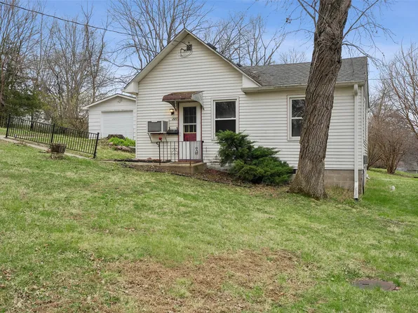 221 E Creston Ave, Des Moines, IA 50315