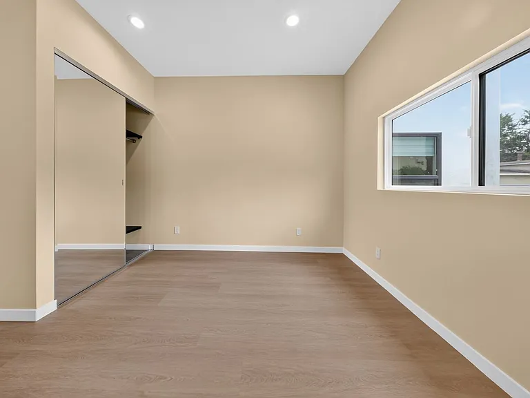 2327 N Naomi St — Photo 18