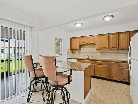 5th image of 507 SE 8th St #507