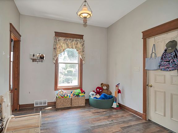 5th image of 330 S Park St