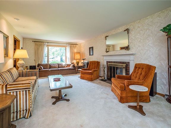 4th image of 3539 Maplevue Dr