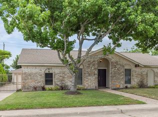 31 W Dansby Dr, Galveston, TX 77551