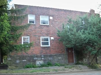 2nd image of 1025 E Cliveden St