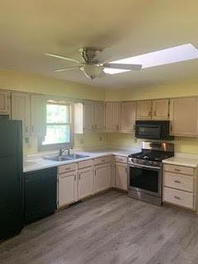 4th image of 3182 Joann St