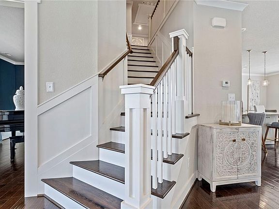 4th image of 817 Minna Ln