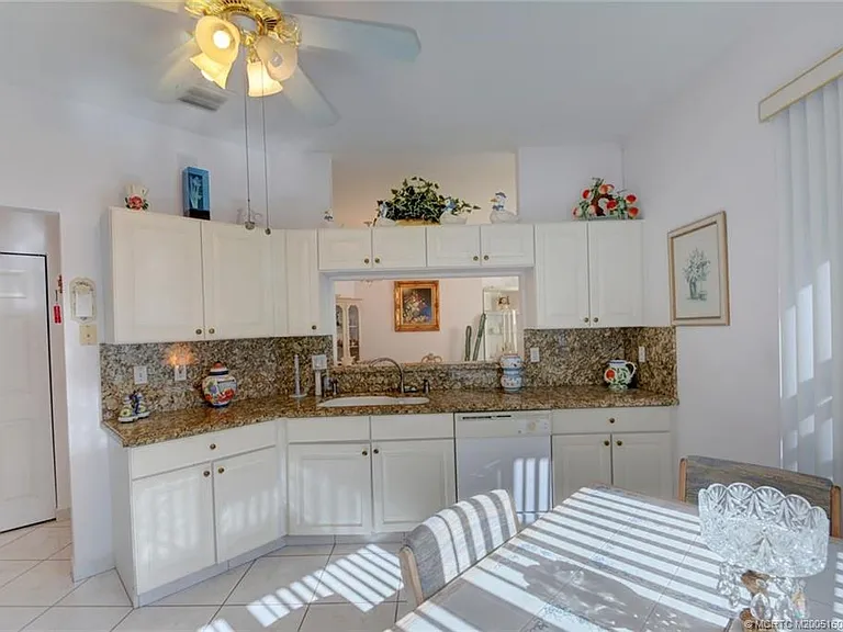 6789 SE Warwick Ln — Photo 10