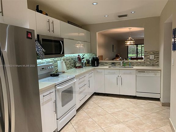 4th image of 3910 Estepona Ave #8D5