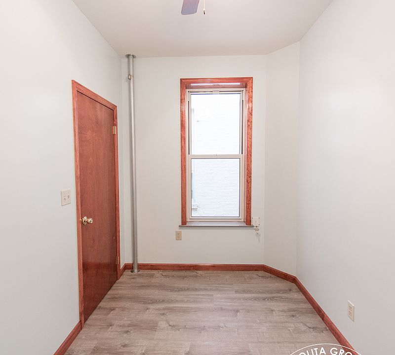 2nd image of 95 Elizabeth St APT E3