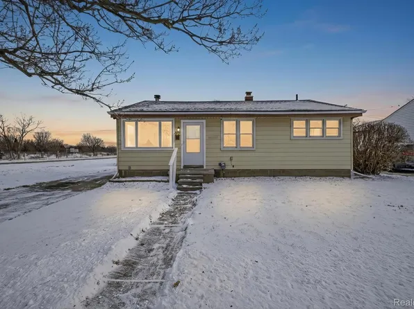 26740 Nieman St, Roseville, MI 48066