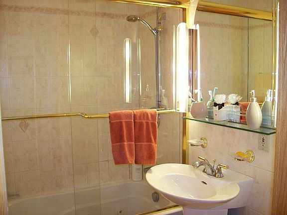 4th image of 6636 Yellowstone Blvd APT 27A