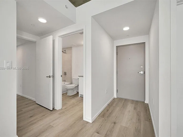 475 NE 125 N #504 — Photo 2