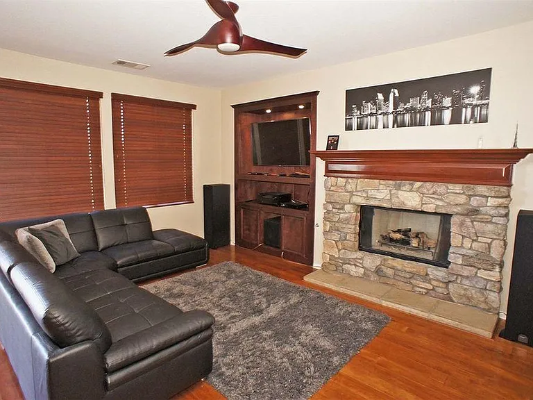 7778 Highwood Ave — Photo 6