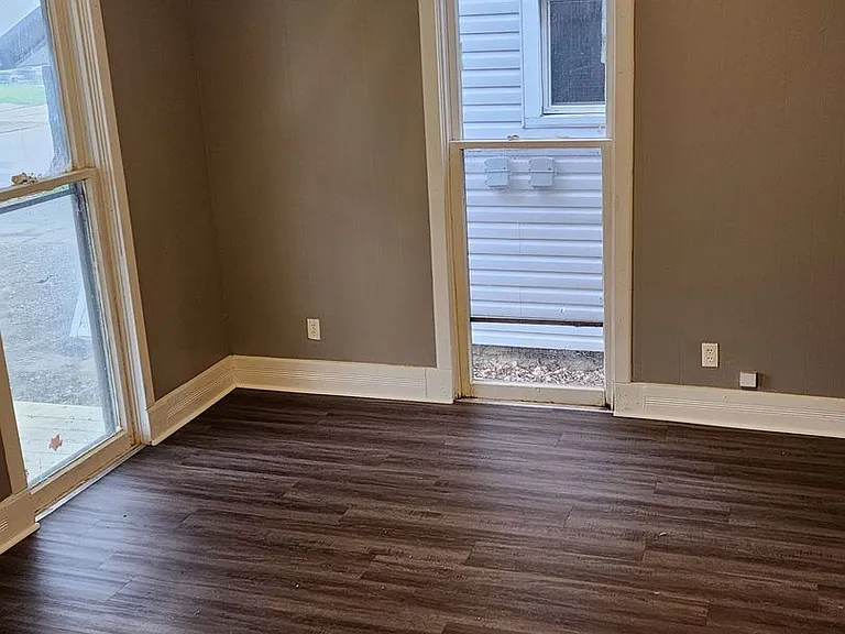 219 B N #A — Photo 3