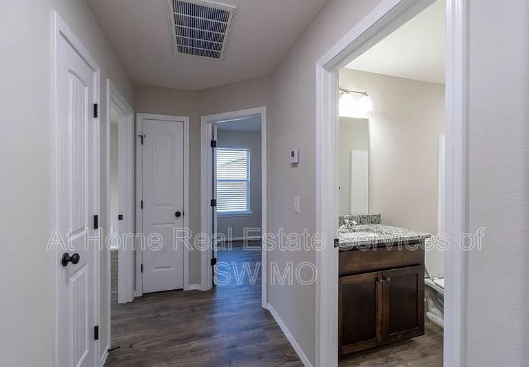 1803 S 15th Ave — Photo 12