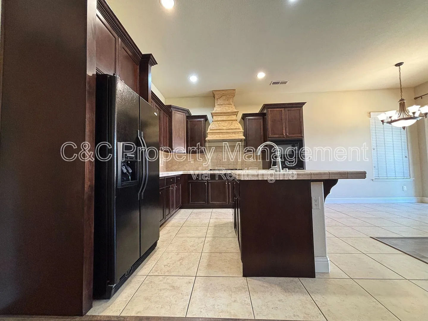 3 bed, 2.0 bath, 1515 sqft, $2,400 — Photo 3